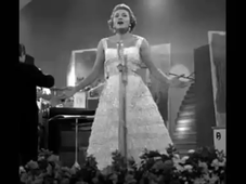 YTDown.com_YouTube_Papaveri-e-papere-Nilla-Pizzi_Media_1a1GYZZt8Vw_001_240p.mp4